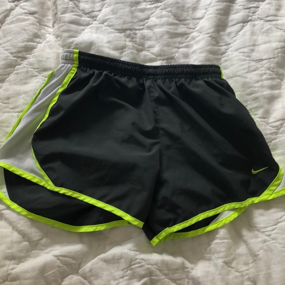 nike running shorts - Picture 1 of 3